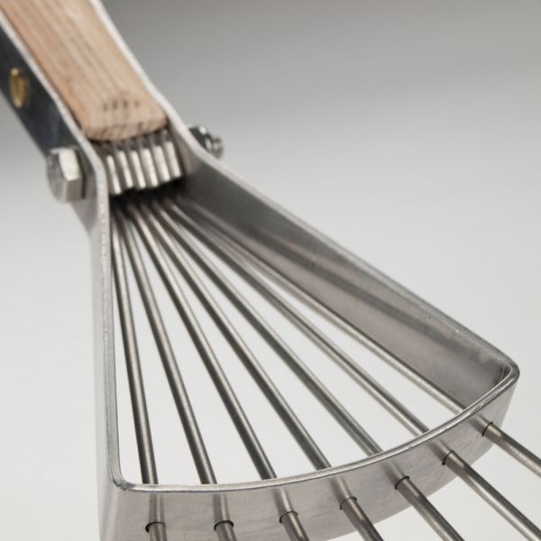 Narrow Space Leaf Rake