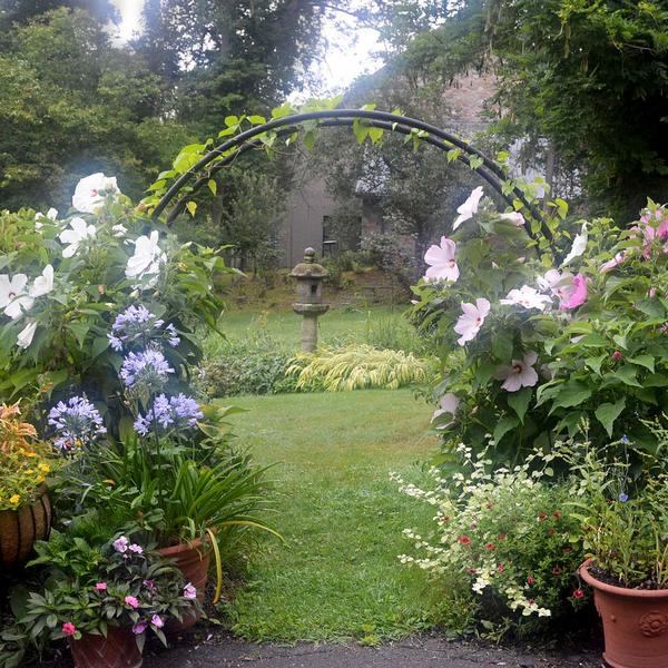 Moon Gate Garden Arch